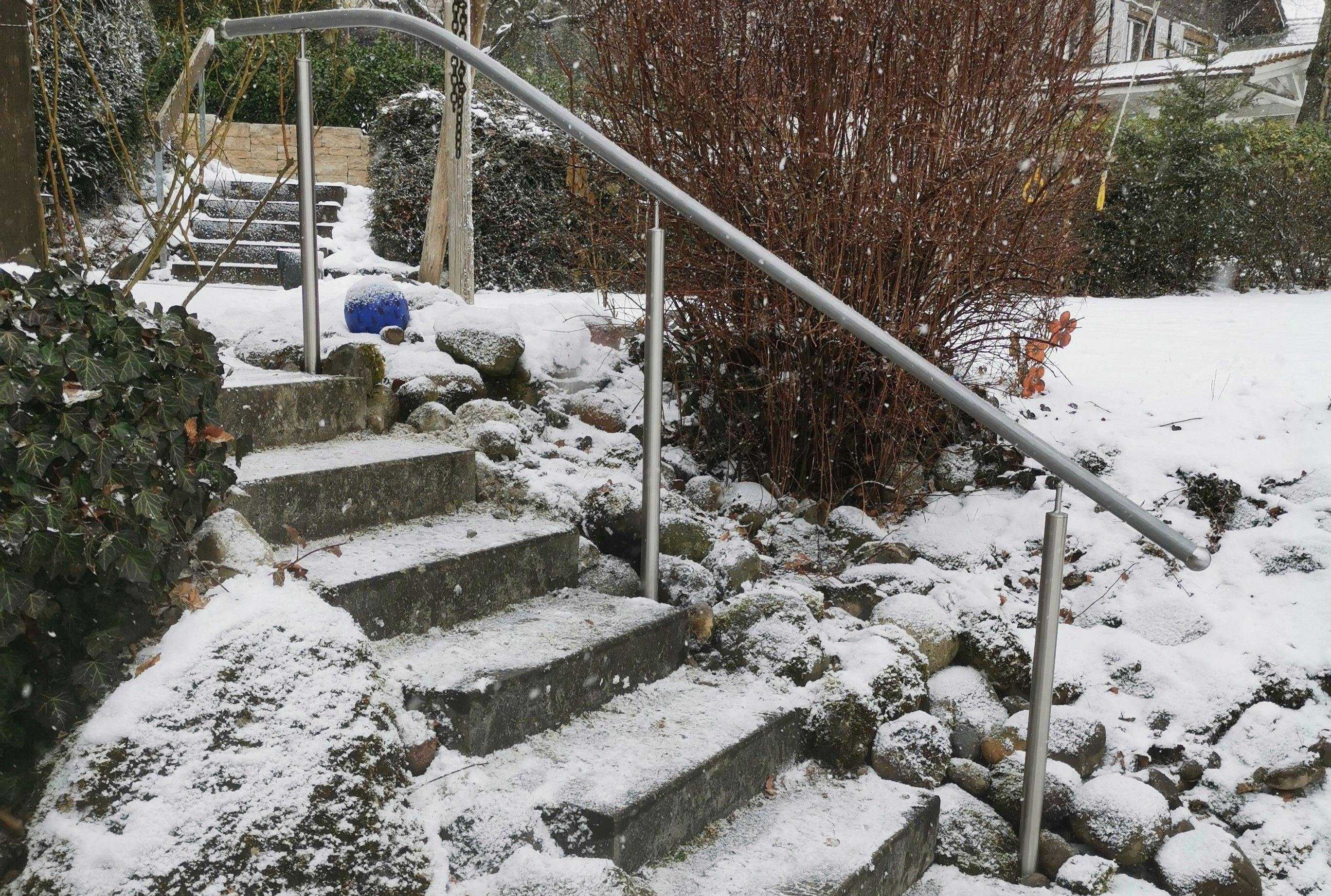 Gerade im Winter ist das Risiko eines Treppensturzes gross – sorgen Sie rechtzeitig vor.