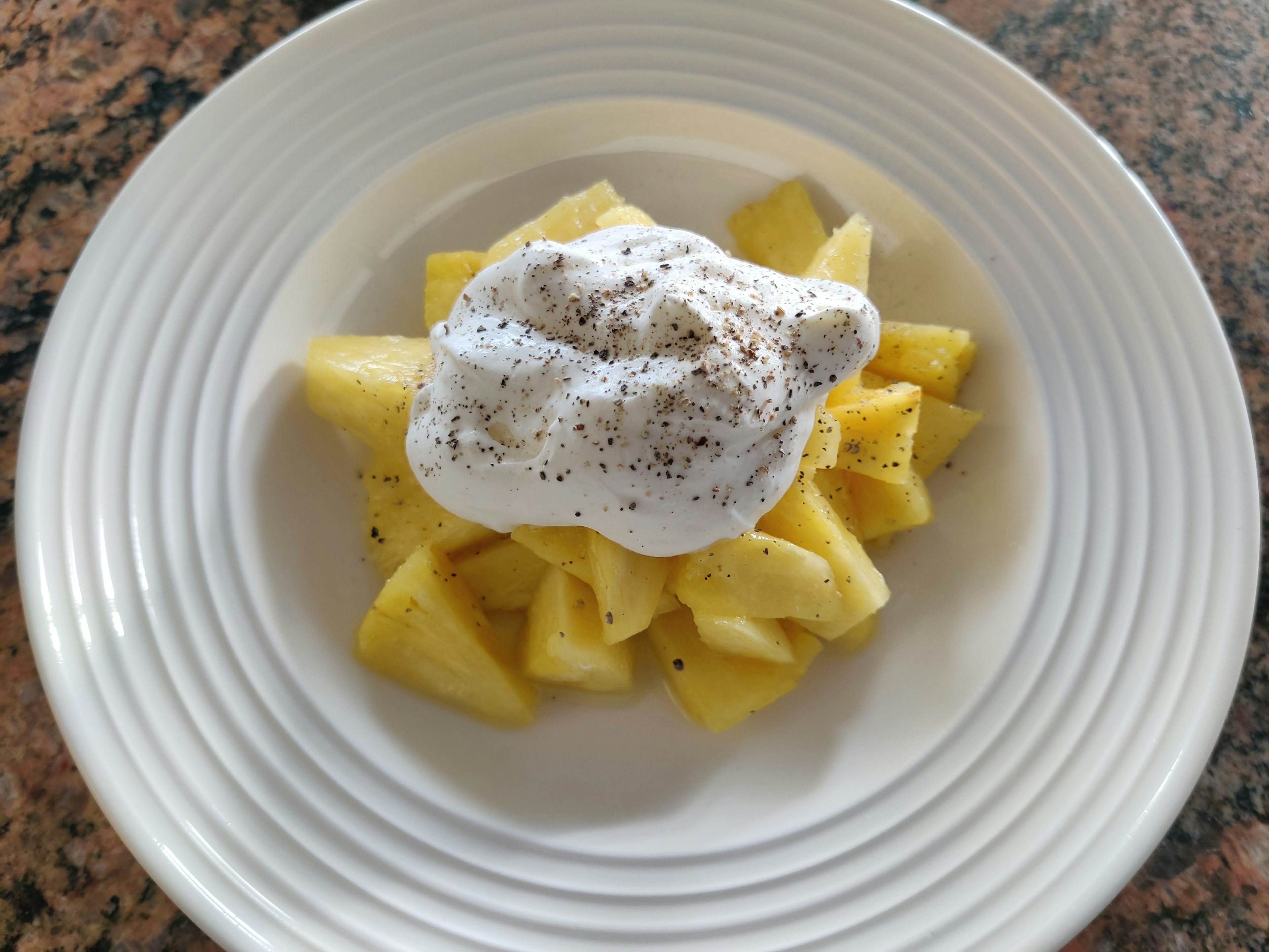 Ananas mit Schlagrahm: So kochen Sie schnell und gesund