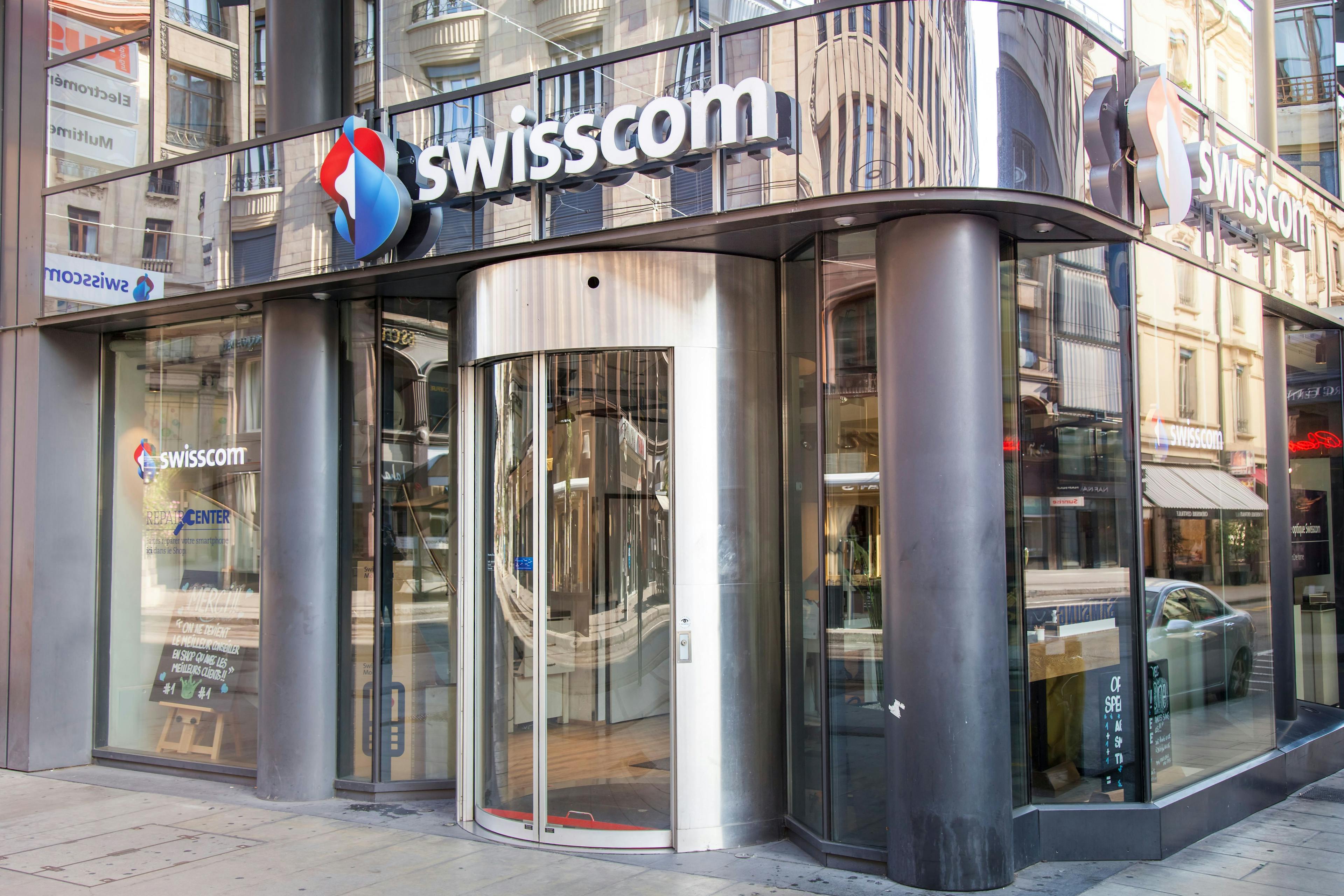 Das Gebäude der Swisscom mit Logo