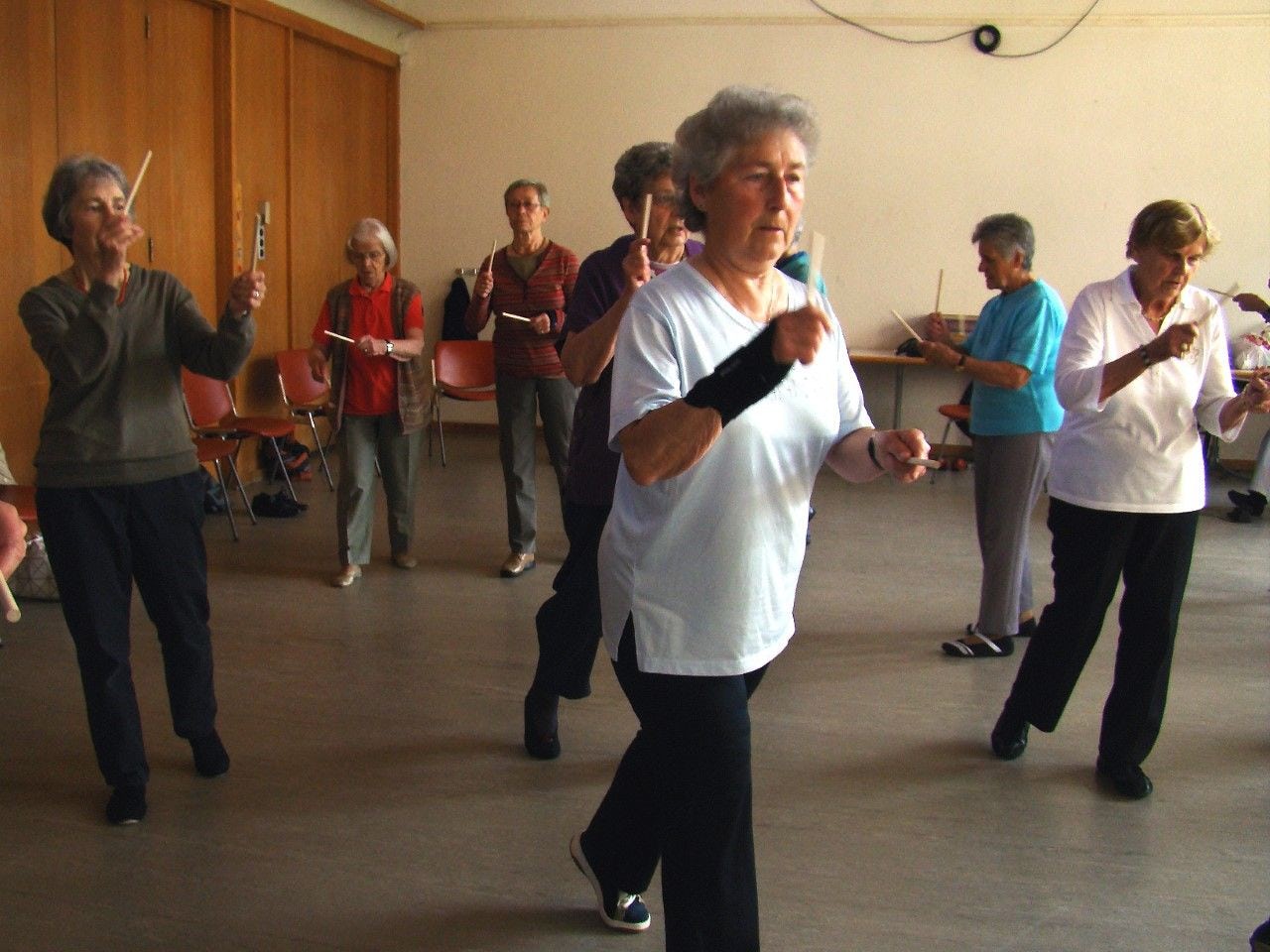 Mit Seniorenrhythmik können ältere Menschen ihr Sturzrisiko erheblich reduzieren
